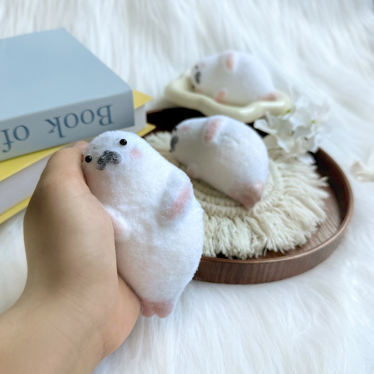 Snowy Seal Squeeze Toy
