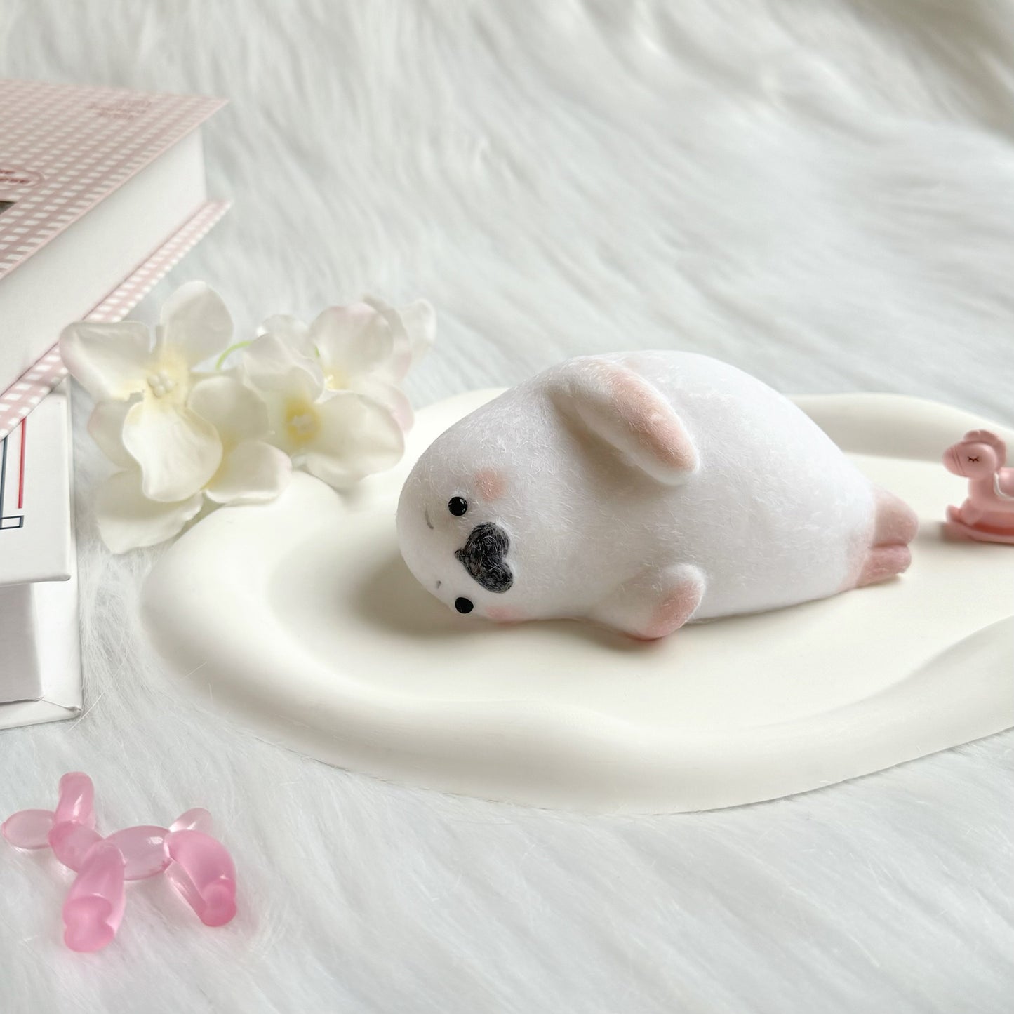 Snowy Seal Squeeze Toy